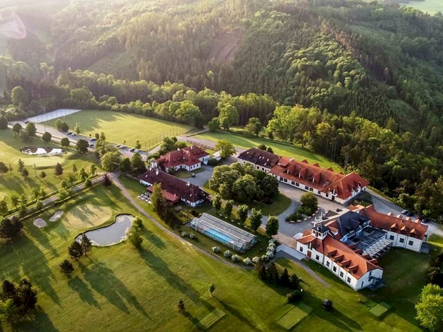  Víkend s pohybovým programem - Jóga, core, záda, + wellnes, Darovanský dvůr ****